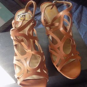 CC wedge sandal size 9M